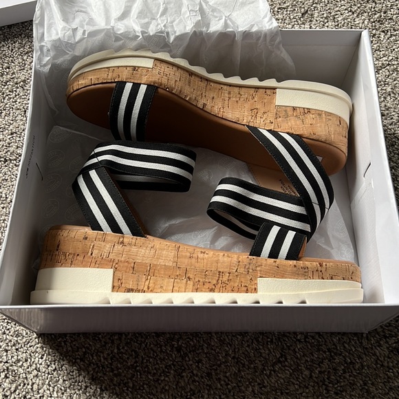 NWT Steve Madden black and white wedge sandal - Picture 6 of 7